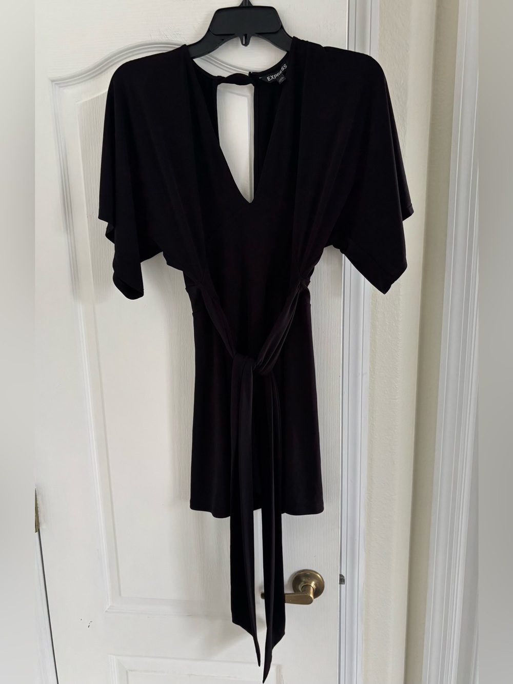Women’s Express Black V-Neck Tie-Waist Tunic